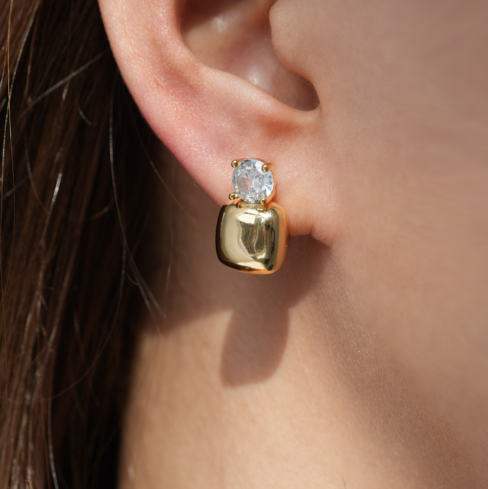SCARLETTE SQUARE STUDS