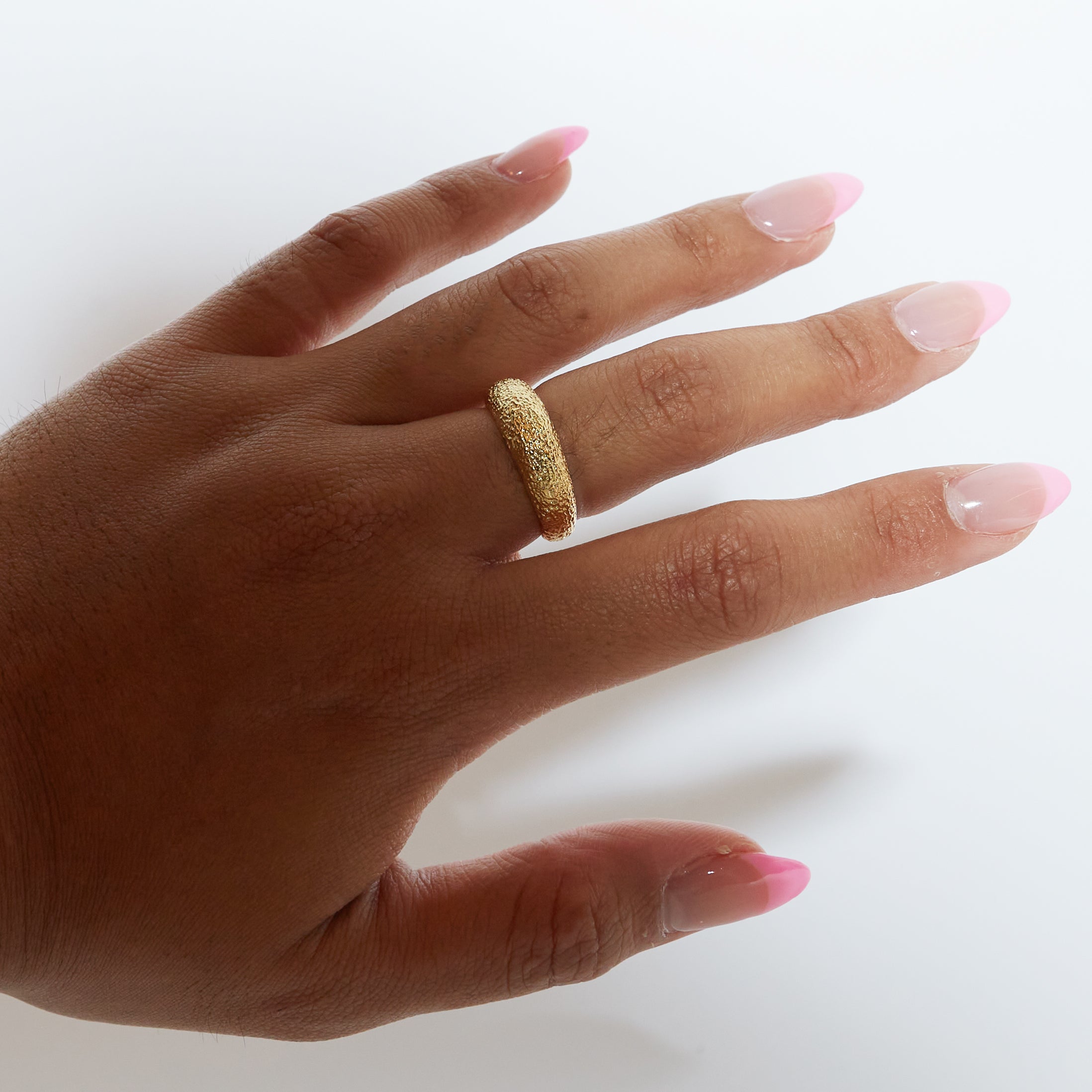 SANDBLASTED WIDE BAND