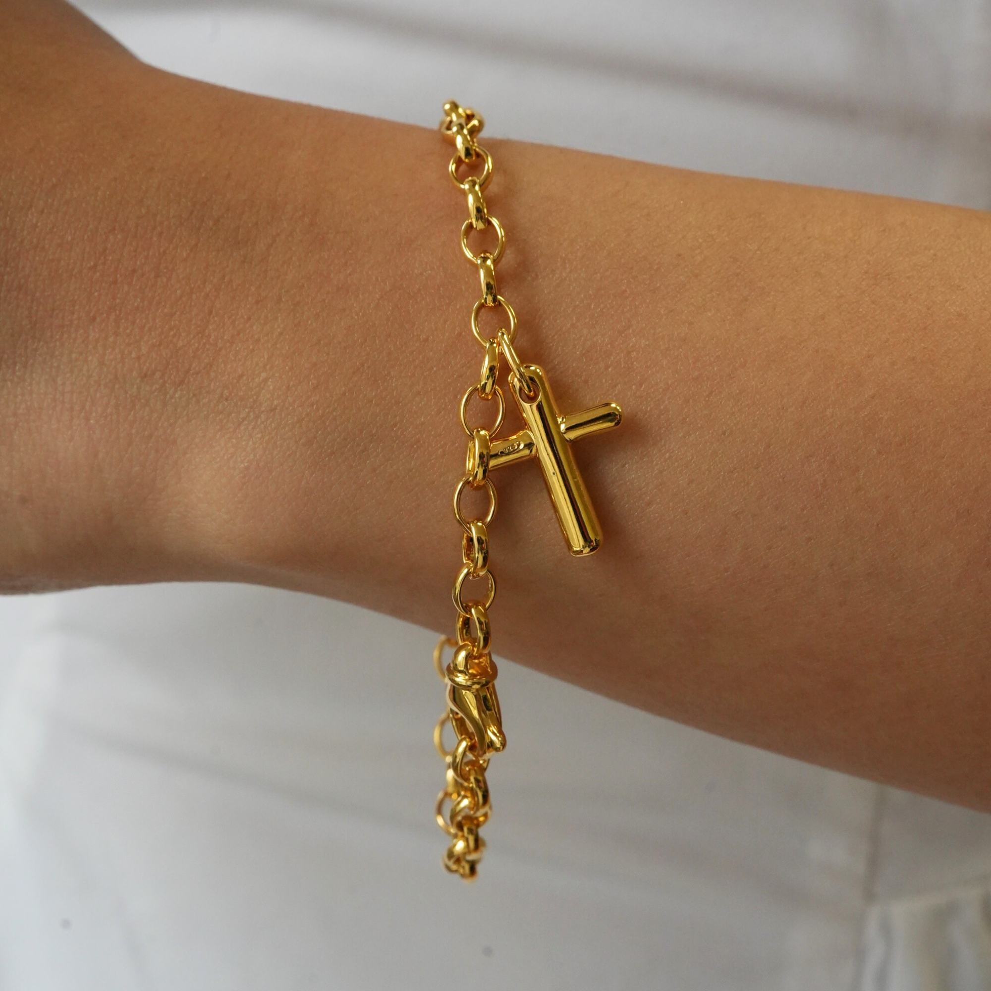 THE CROSS CHARM BRACELET