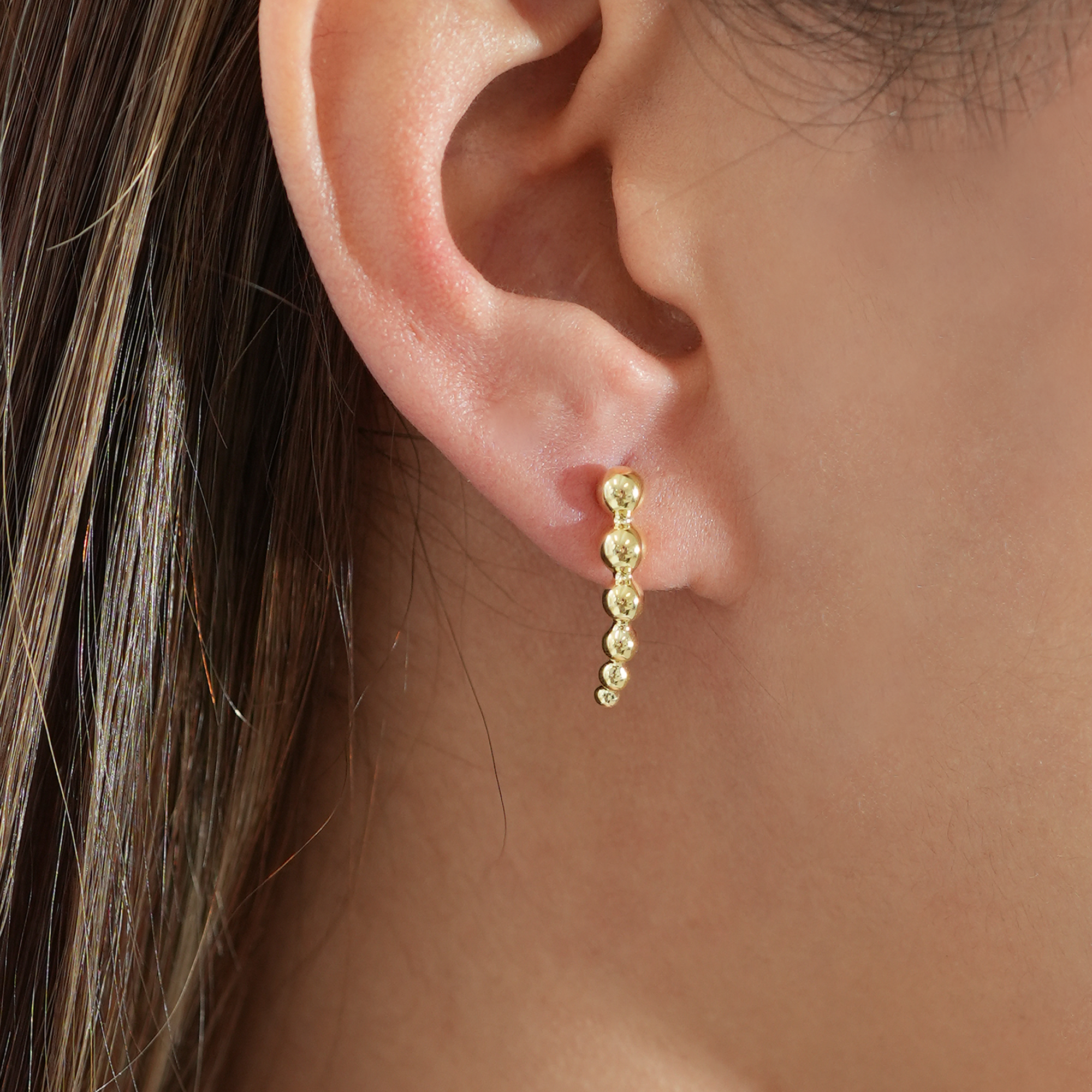 THE GRADUATED BALL EARRING