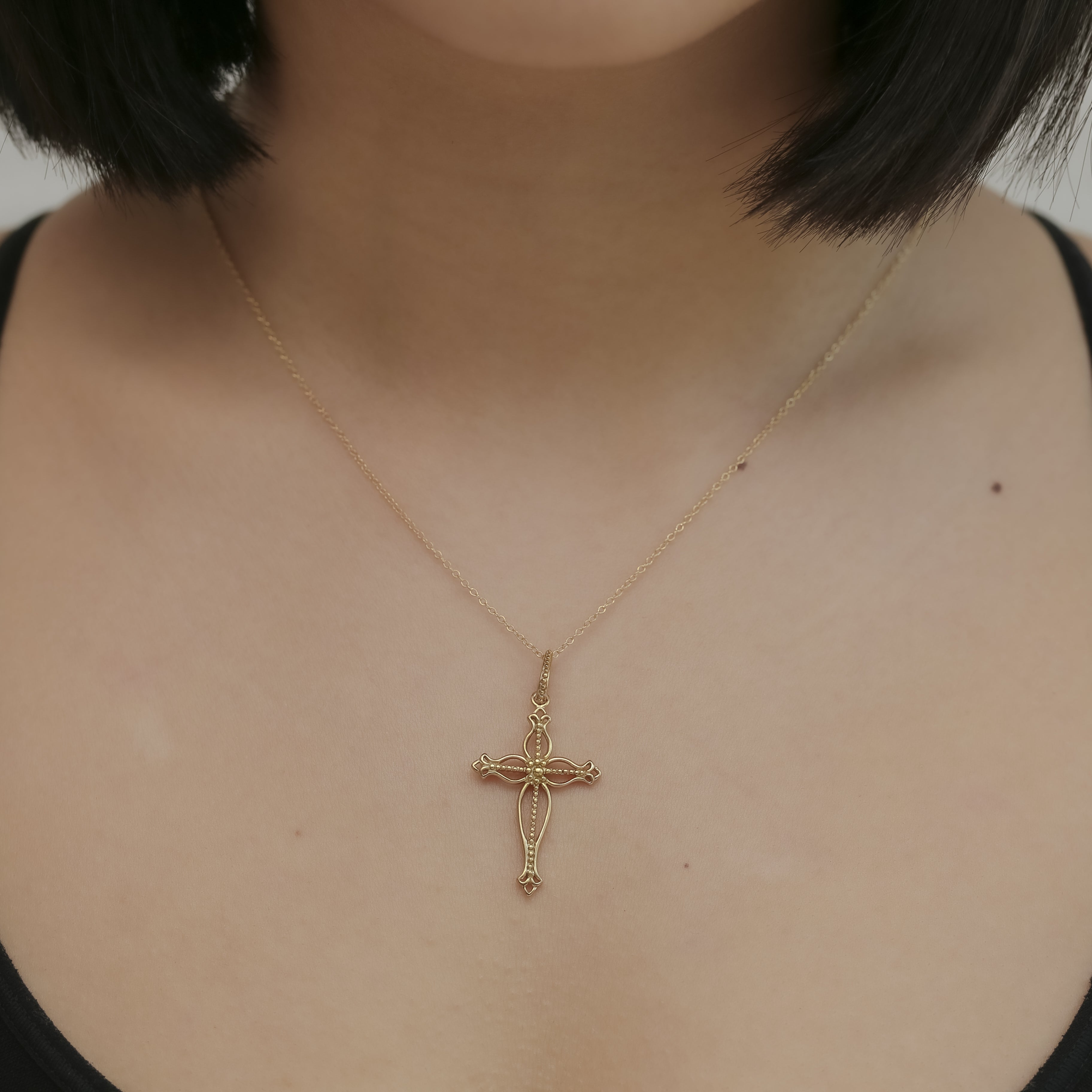 CROSS PENDANT NECKLACE