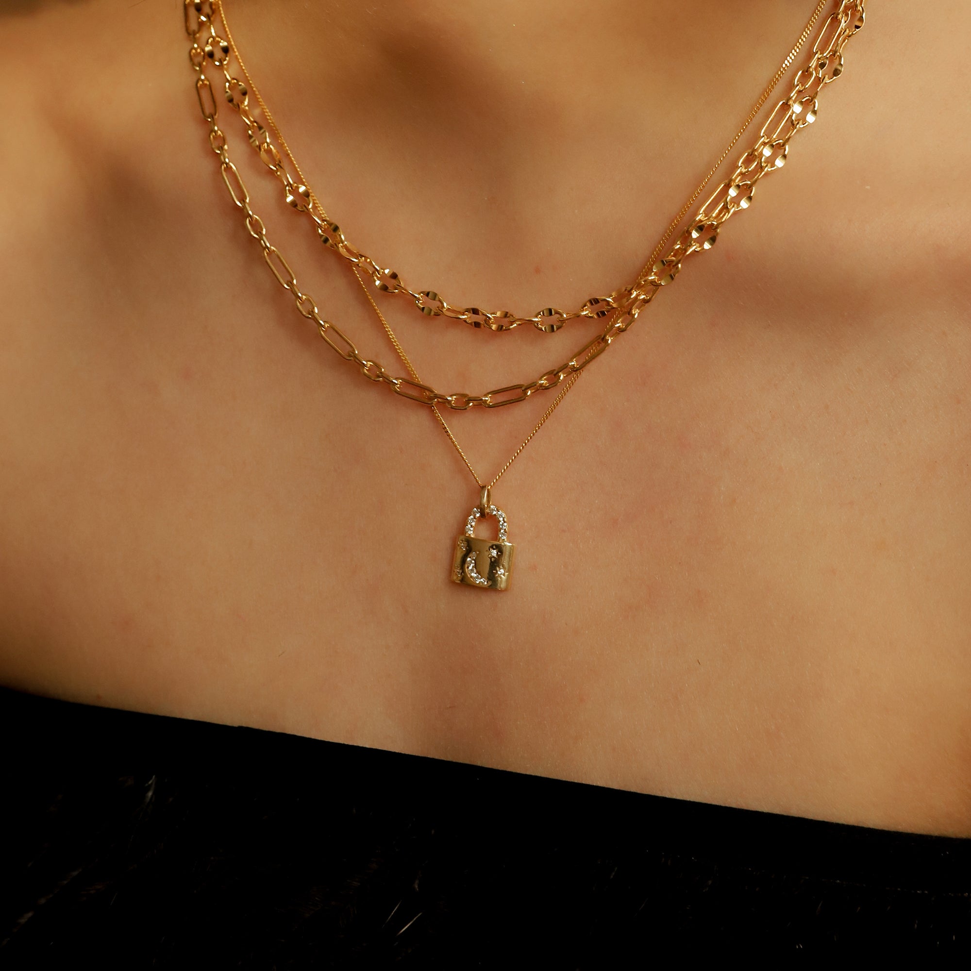 THE LOCKET PENDANT NECKLACE