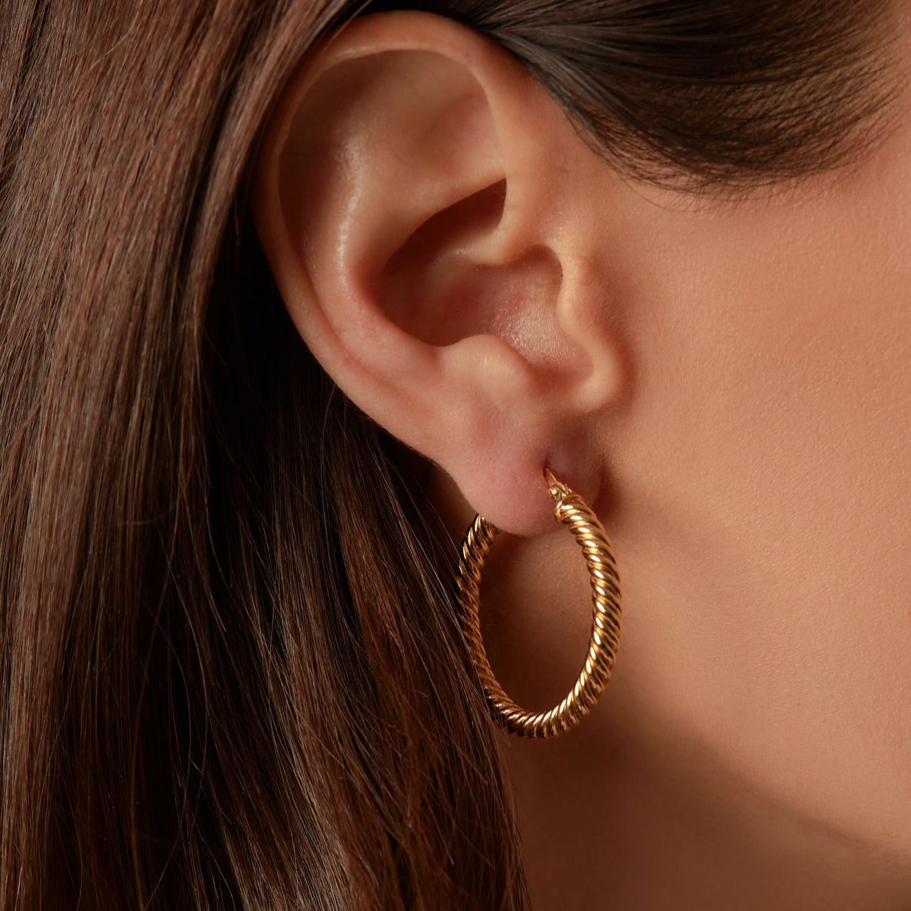 THE ESSENTIAL ROPE HOOP EARRING